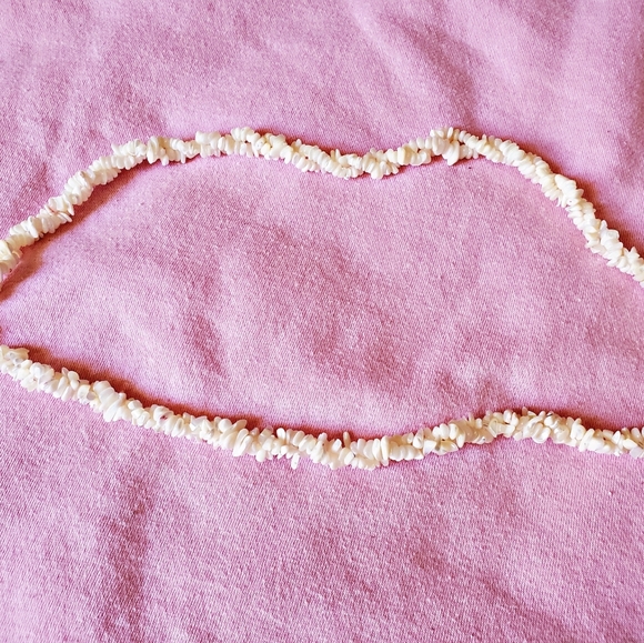 White shell long necklace - Picture 2 of 2